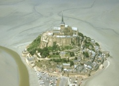 Le Mont Saint Michel (http://fr.wikipedia.org/wiki/Mont_Saint_Michel) 